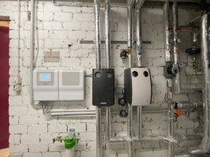GEDE Seckenheim, Wärmepumpe Bedienpaneel im Keller